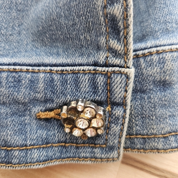 Cache Women's Blue Denim Short Jacket Rhinestone Buttons Size 6 - Picture 6 of 12